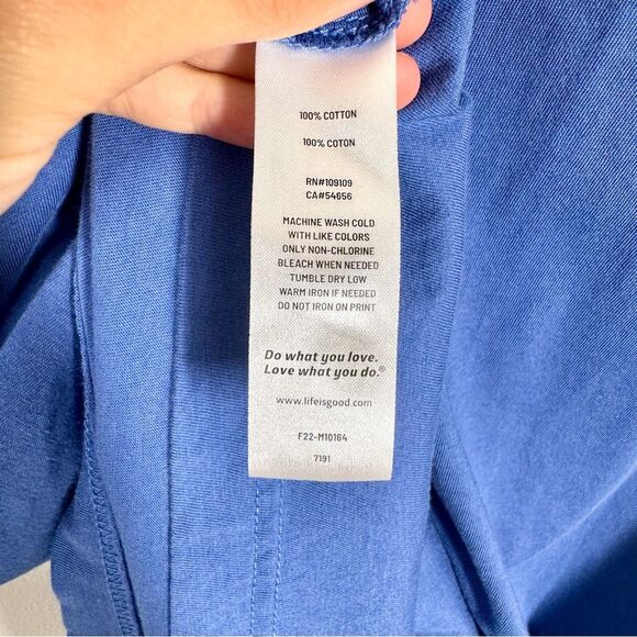 Life is Good Men’s Size Medium Blue Happy Hour Fishing Dog Graphic Tee T-Shirt - Picture 4 of 7